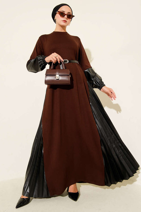 فستان بني مزين بالجلد وحزام