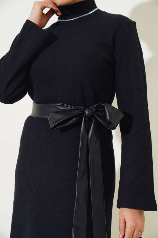 Robe En Velours Côtelé Ceinturée En Cuir Noir