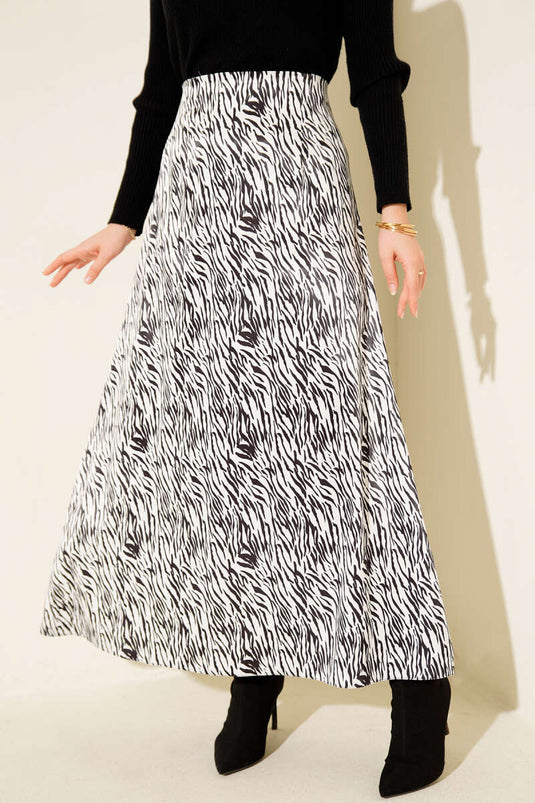 تنورة من الساتان بنقوش جلد الحمار الوحشي