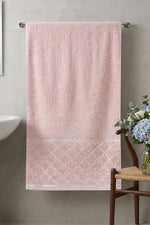 Serviette De Bain À Motifs Avec Bande Yavru Ağzı