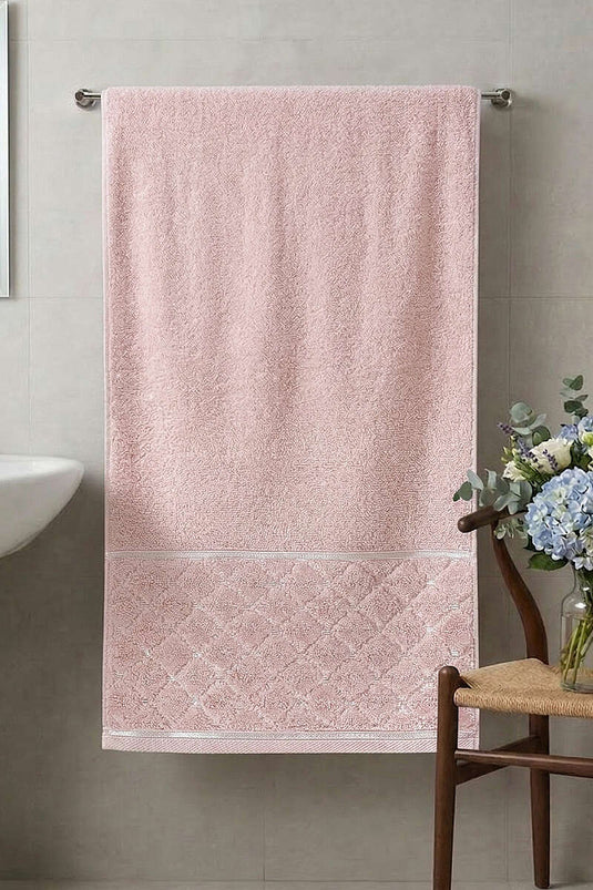 Desen Detaylı Şerit Geçişli Banyo Havlusu Yavru Ağzı