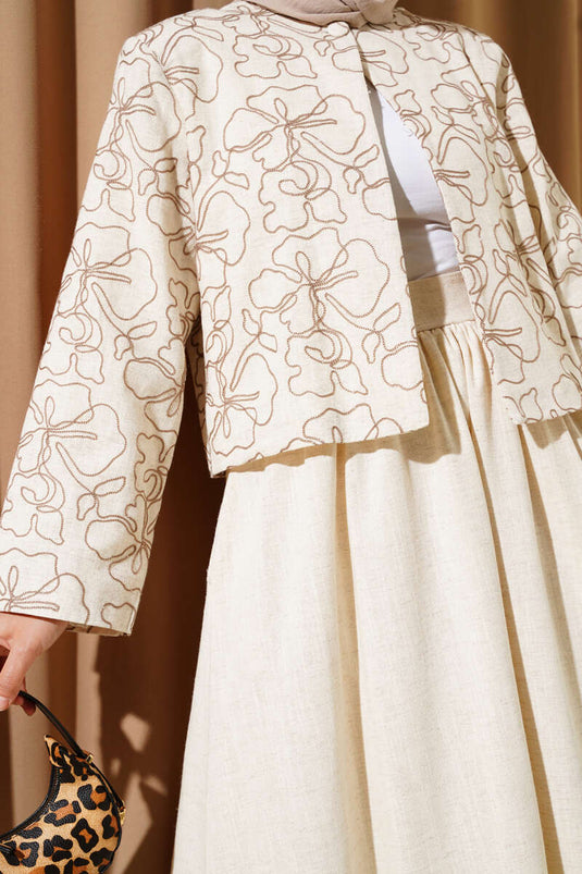 بدلة من قطعتين بجاكيت وتنورة مطرزة باللون البني