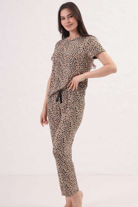 طقم بيجاما بنقوش برقبة دائرية، لون جملي