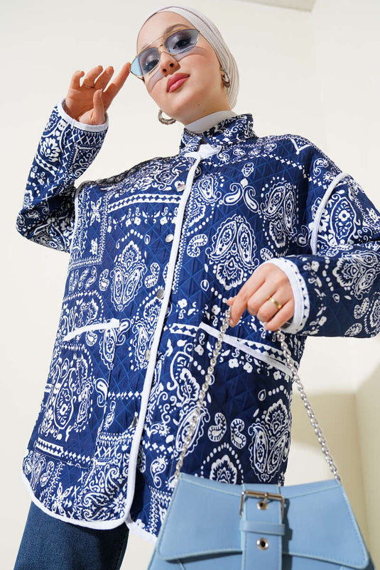 سترة مبطنة منقوشة بزر كبس أمامي باللون الأزرق الداكن