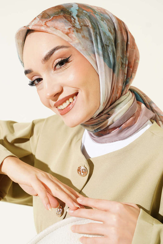 وشاح مطبوع رقميًا بنقوش لون اللاتيه