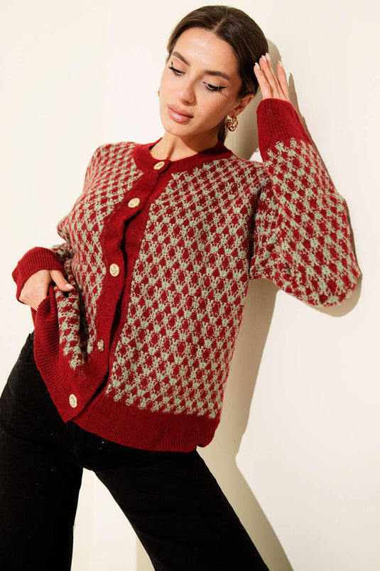 Gilet en maille vert à boutons dorés à motifs