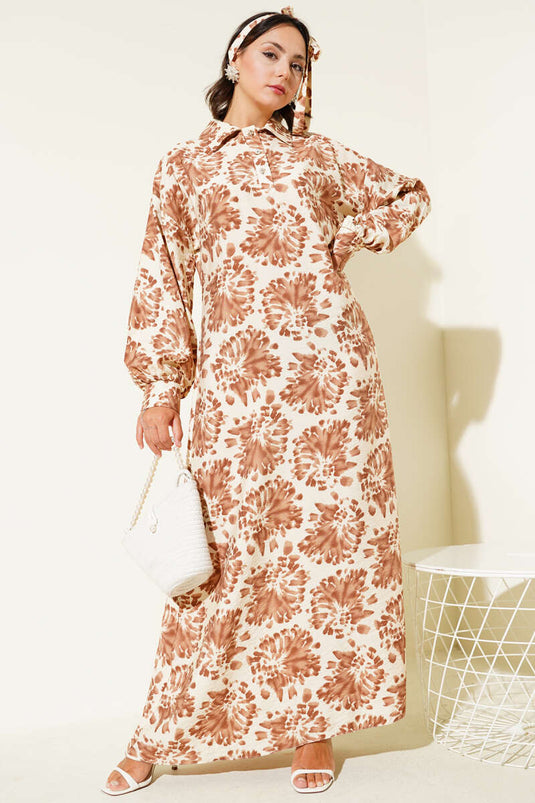 فستان بأزرار حجرية وياقة قميص منقوشة باللون الجمل