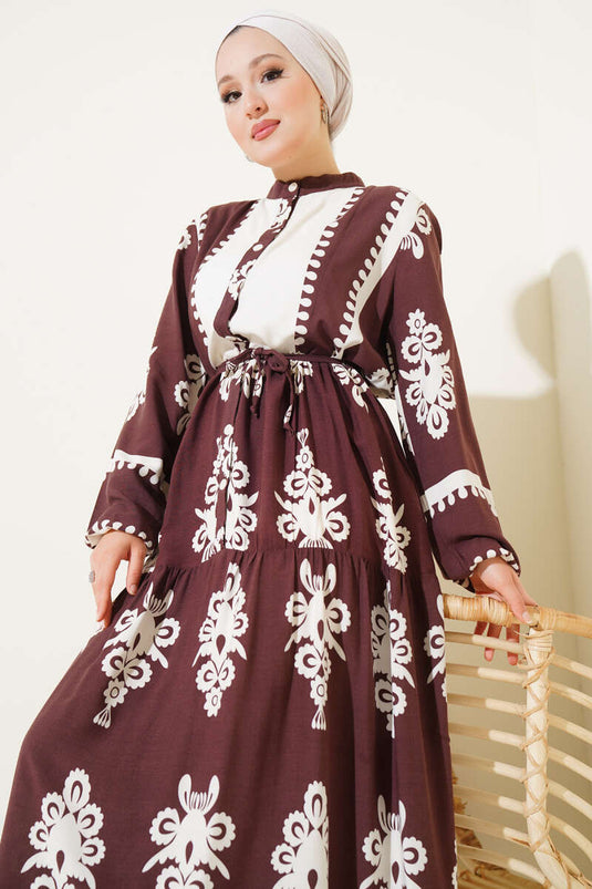 فستان من الفيسكوز بنقوش حبلية وحزام وأزرار، بني