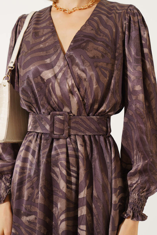 Desenli Kruvaze Yaka Kemerli Saten Elbise Magenta