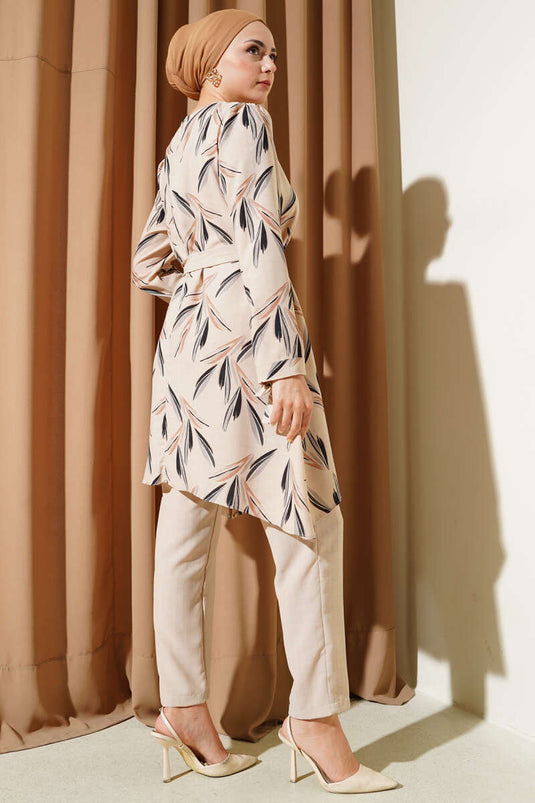 بدلة رمادية من قطعتين بحزام ومنقوشة