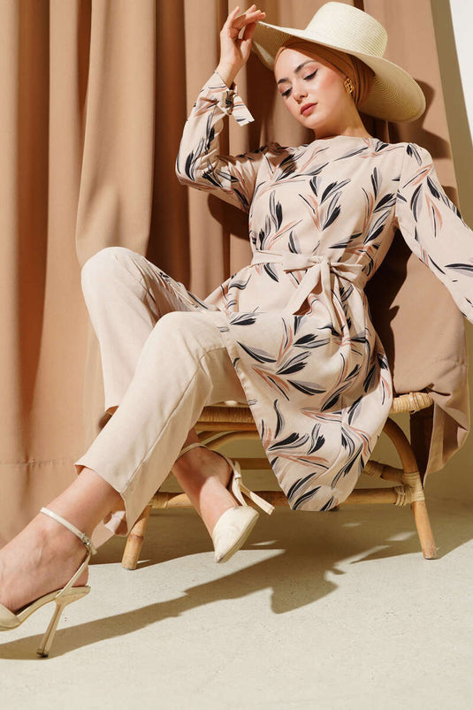 بدلة رمادية من قطعتين بحزام ومنقوشة