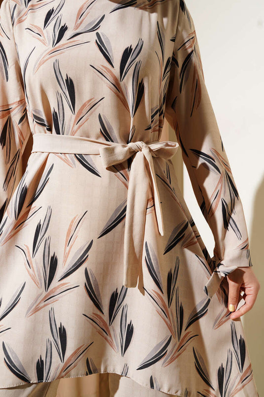 بدلة رمادية من قطعتين بحزام ومنقوشة