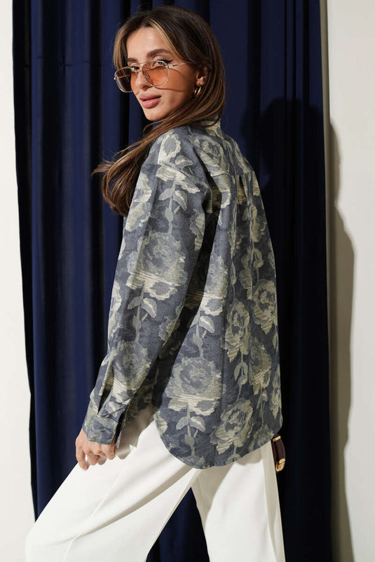 قميص أزرق واسع بنقشة