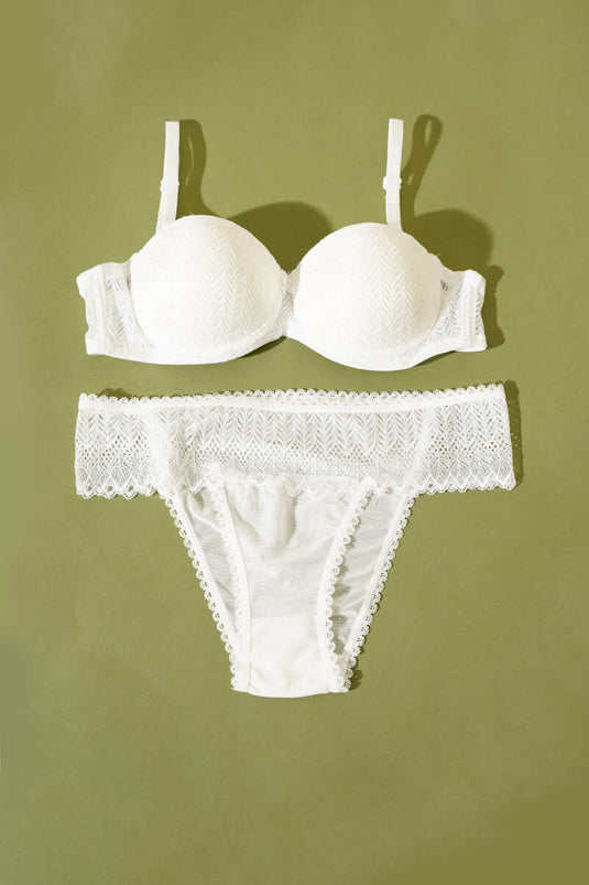 طقم حمالة صدر مبطنة من الدانتيل بدون حمالات - بيج فاتح