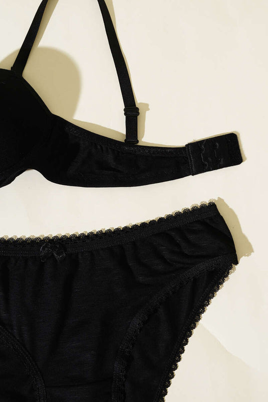 طقم حمالة صدر مبطنة ذات نمط ذاتي باللون الأسود