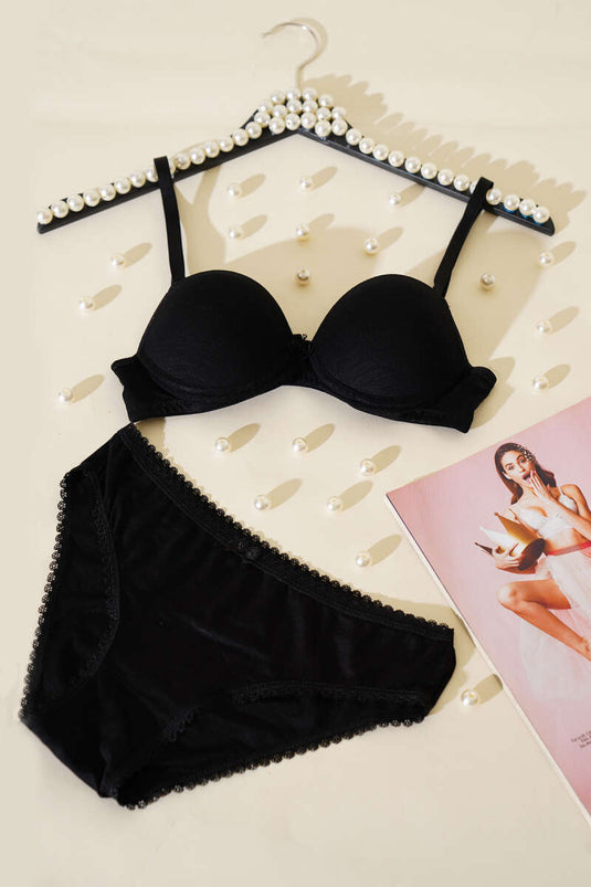 طقم حمالة صدر مبطنة ذات نمط ذاتي باللون الأسود