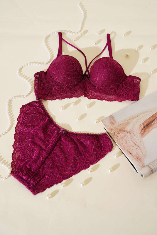 طقم حمالة صدر بدون بطانة وأشرطة متقاطعة بلون أرجواني