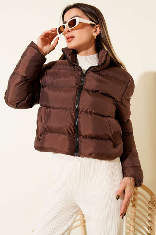 Piumino corto con collo alto e cerniera, marrone