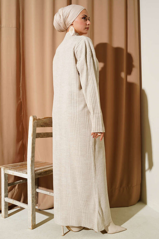 Robe en maille côtelée à col montant beige
