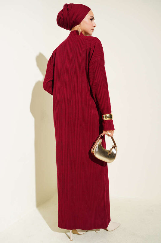 Robe en maille côtelée à col montant bordeaux