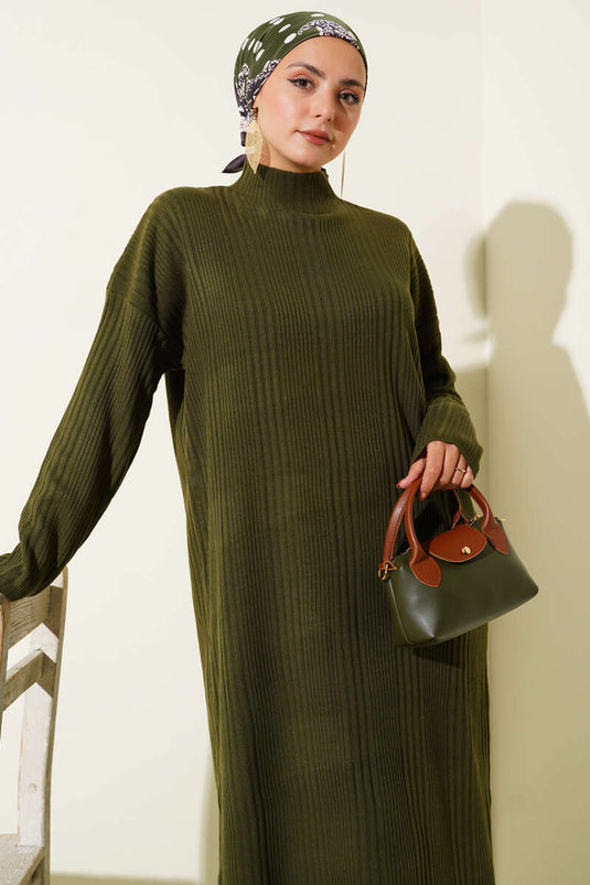 Robe en maille côtelée à col montant, kaki