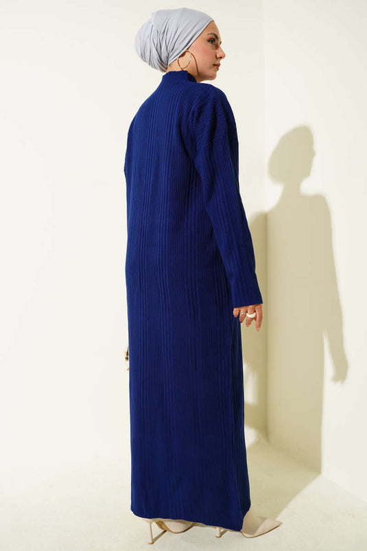 Robe en maille côtelée à col montant bleu marine