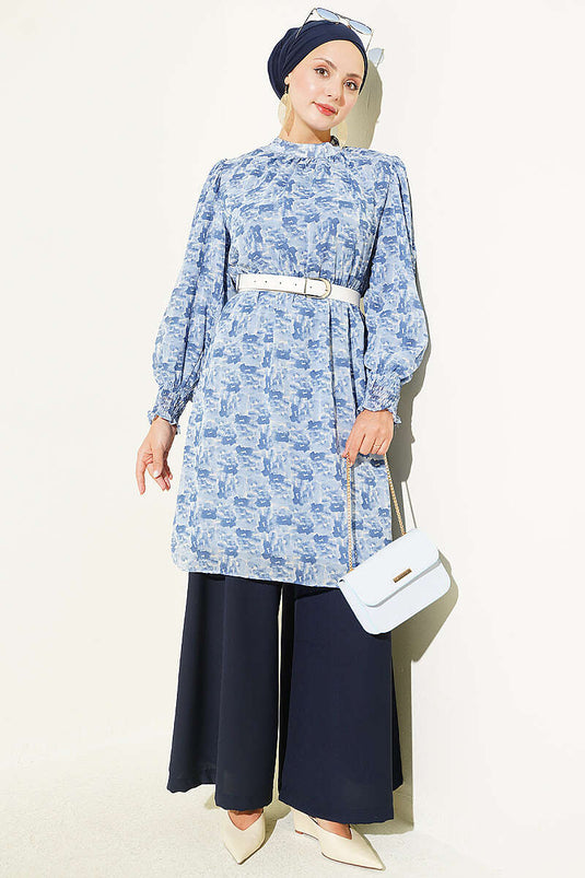Blaue Gemusterte Chiffon-Tunika Mit Hohem Kragen