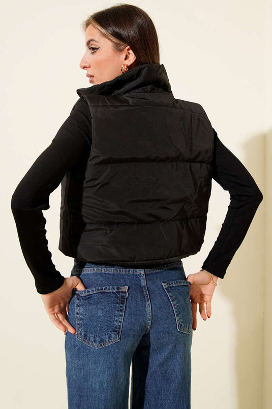 Ärmellose Steppjacke mit hohem Kragen, Schwarz