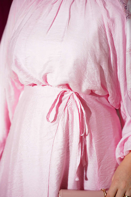 Conjunto Rosa De Manga Larga Con Detalles De Panel Y Falda