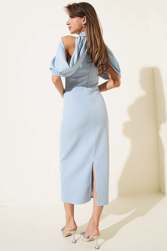 Robe de soirée avec cape à col montant, bleu bébé