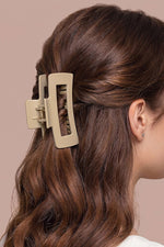 Pince à cheveux rectangulaire beige