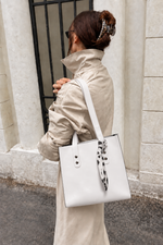 Sac Rectangle Blanc Avec Foulard