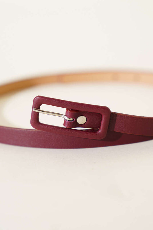 حزام رفيع مستطيل الشكل بإبزيم، لون عنابي