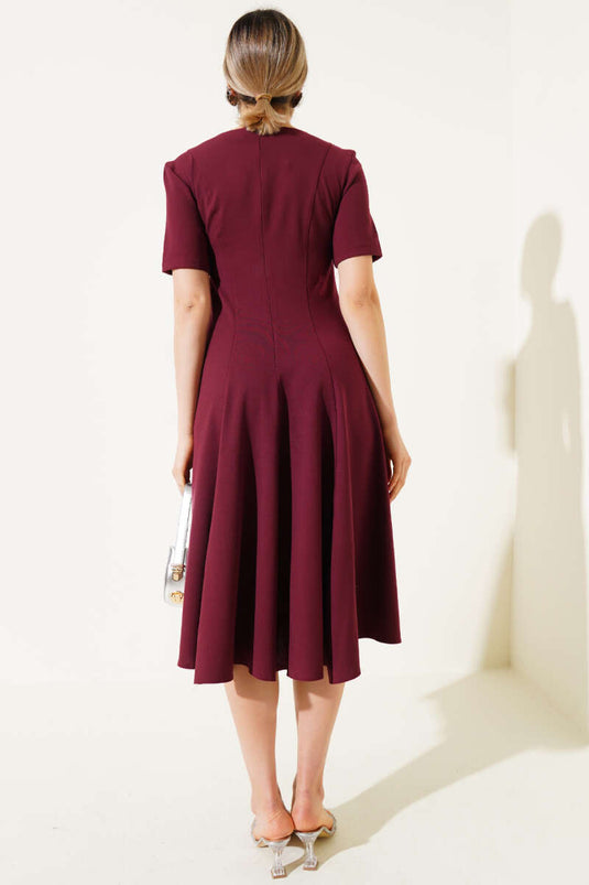 فستان ميدي بأكمام قصيرة وتفاصيل خياطة، لون عنابي