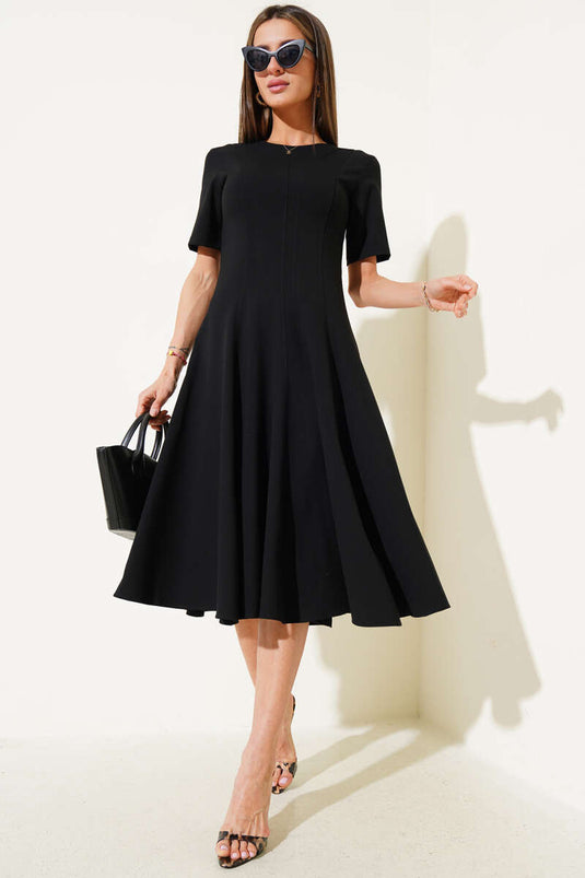 Robe midi à manches courtes avec détails de surpiqûres, noire