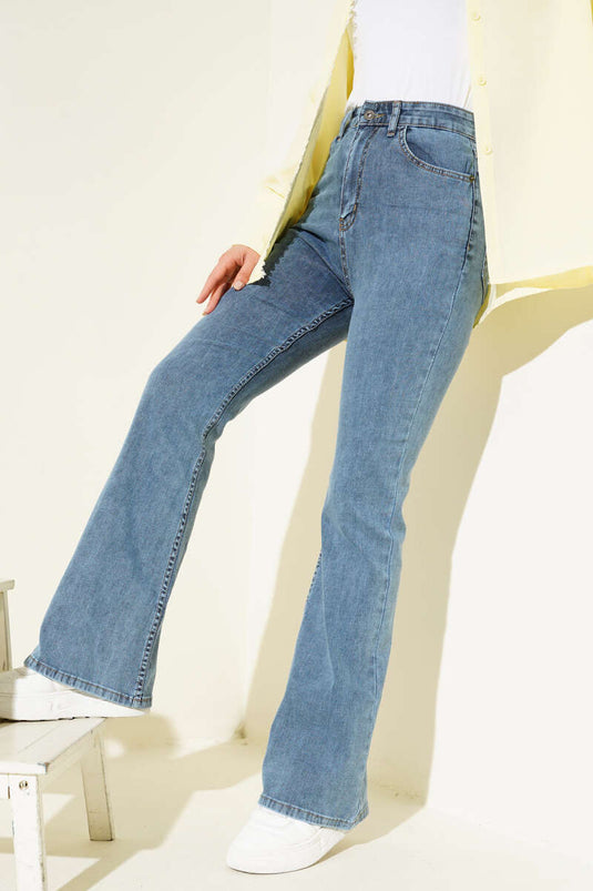 بنطلون جينز مخيط بقصة جرسية متوسطة باللون الأزرق الثلجي