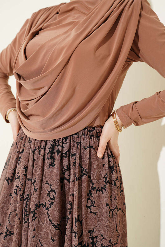 طقم مزدوج بياقة منسدلة بنقشة لاتيه