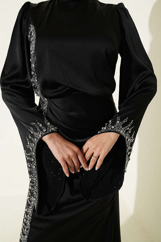 Vestido De Fiesta De Satén Negro Con Drapeado Adornado Con Piedras