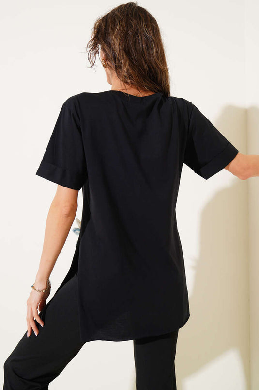 تي شيرت أسود بأكمام مزدوجة من قماش التول المزهر