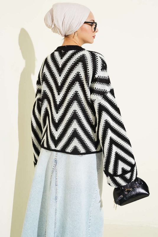 Double Sleeve Zigzag Pattern Knitted Sweater Black