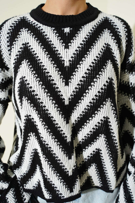 Double Sleeve Zigzag Pattern Knitted Sweater Black