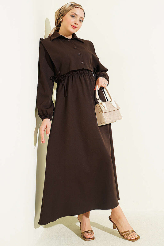Kleid mit Knöpfen, Bolero und elastischem Bund in Dunkelbraun