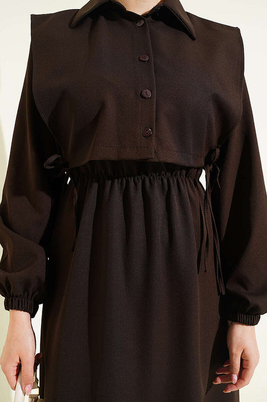 Kleid mit Knöpfen, Bolero und elastischem Bund in Dunkelbraun