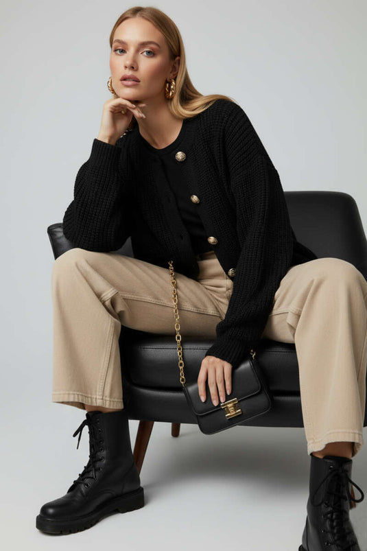 Strickjacke mit Knopfdetail und Tasche in Schwarz