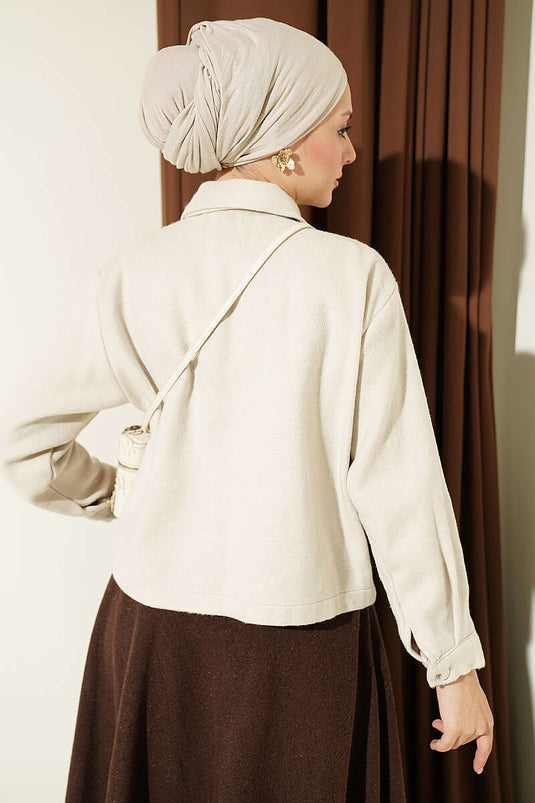 Korte Wollen Jas Met Knoopdetail En Embellishments