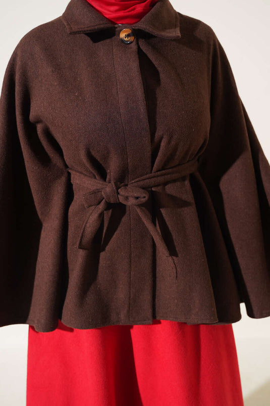 Poncho Marrón Con Cinturón Y Detalles De Botones
