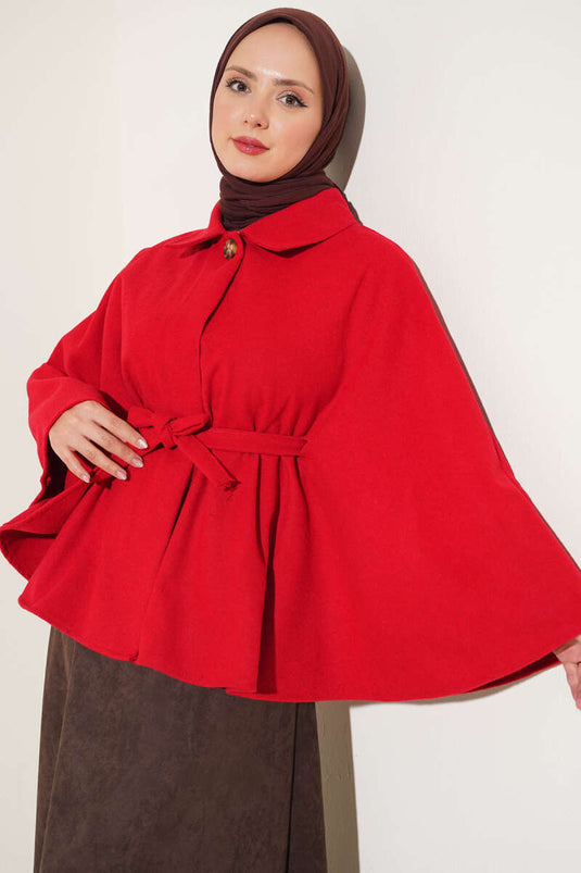 Poncho Rouge Avec Ceinture Et Détails À Boutons