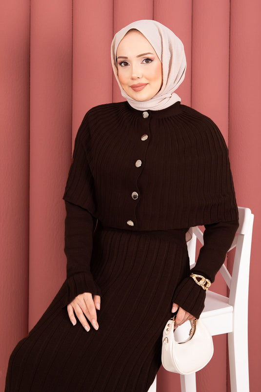 Ensemble robe-manteau marron en maille avec cape et boutons