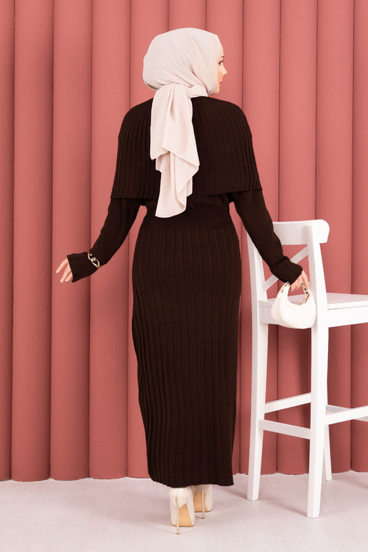 Ensemble robe-manteau marron en maille avec cape et boutons