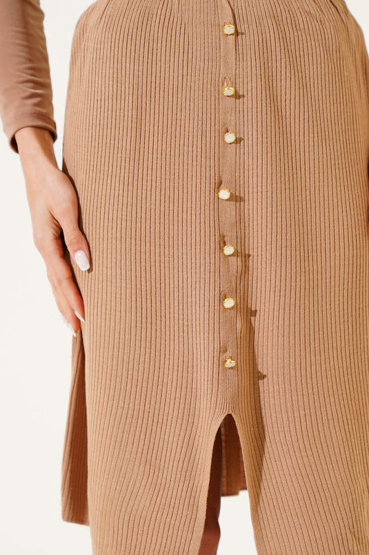 Falda midi de punto con abertura y botones